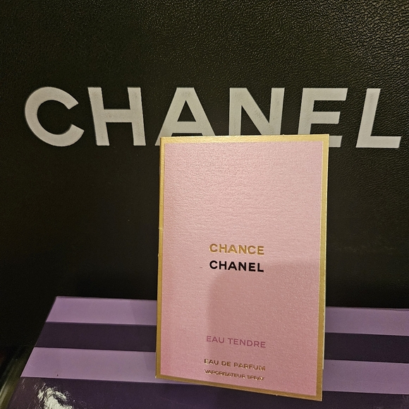 NEW Chanel CHANCE Eau Tendre Eau de Toilette EDT Spray Sample Vial 0.05 oz/1.5ml - Picture 2 of 6